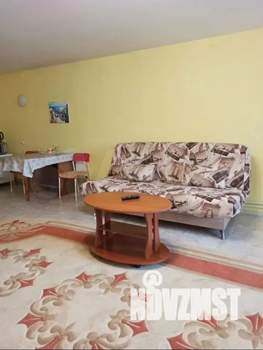 Студия квартира, посуточно, 38м2, 1/3 этаж