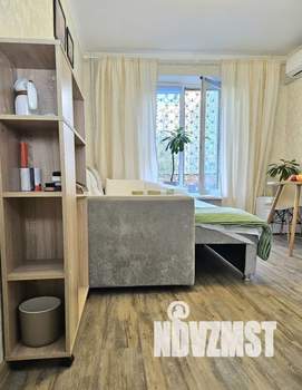 Студия квартира, посуточно, 14м2, 1/9 этаж