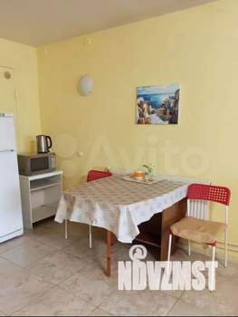 Студия квартира, посуточно, 38м2, 1/3 этаж