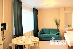 Студия квартира, посуточно, 35м2, 1/5 этаж