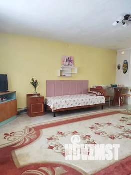 Студия квартира, посуточно, 38м2, 1/3 этаж