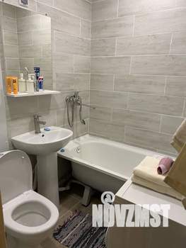 Студия квартира, посуточно, 35м2, 1/5 этаж