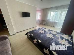 Студия квартира, посуточно, 40м2, 3/9 этаж