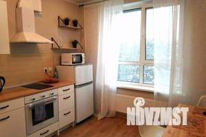 1-к квартира, посуточно, 37м2, 8/10 этаж