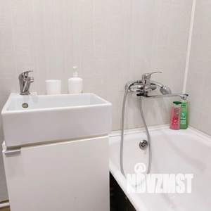 1-к квартира, посуточно, 32м2, 1/9 этаж