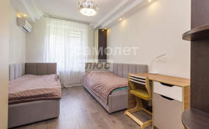 2-к квартира, вторичка, 61м2, 1/4 этаж