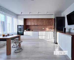 3-к квартира, вторичка, 55м2, 23/27 этаж